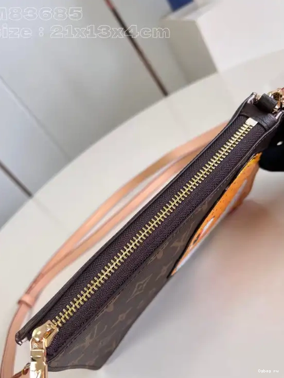 VUITTON Pouch-21.5*13*4.5CM LOUIS Lexington 0630